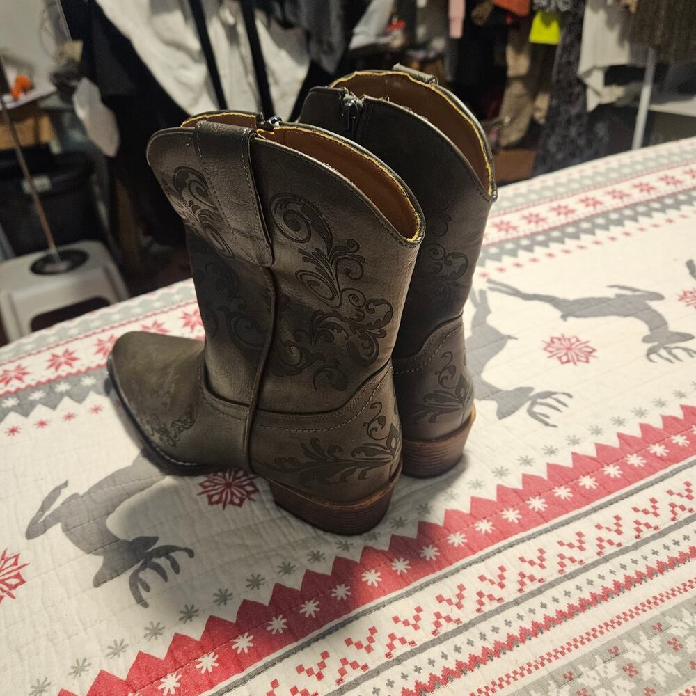 NWOT Brand New Dream Paris Brown Design Boots Size 8 - Picture 4 of 8
